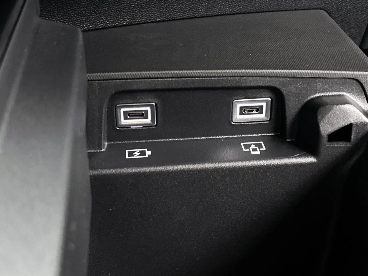 1.6 Plug-in Hybrid 225pk GT 7p Automaat | Schuif-/kanteldak | Elektrisch Verstelb. Bestuurdersstoel | Navigatie | Climate Control | 360 Camera | Matrix-LED | Stoelverwarming |