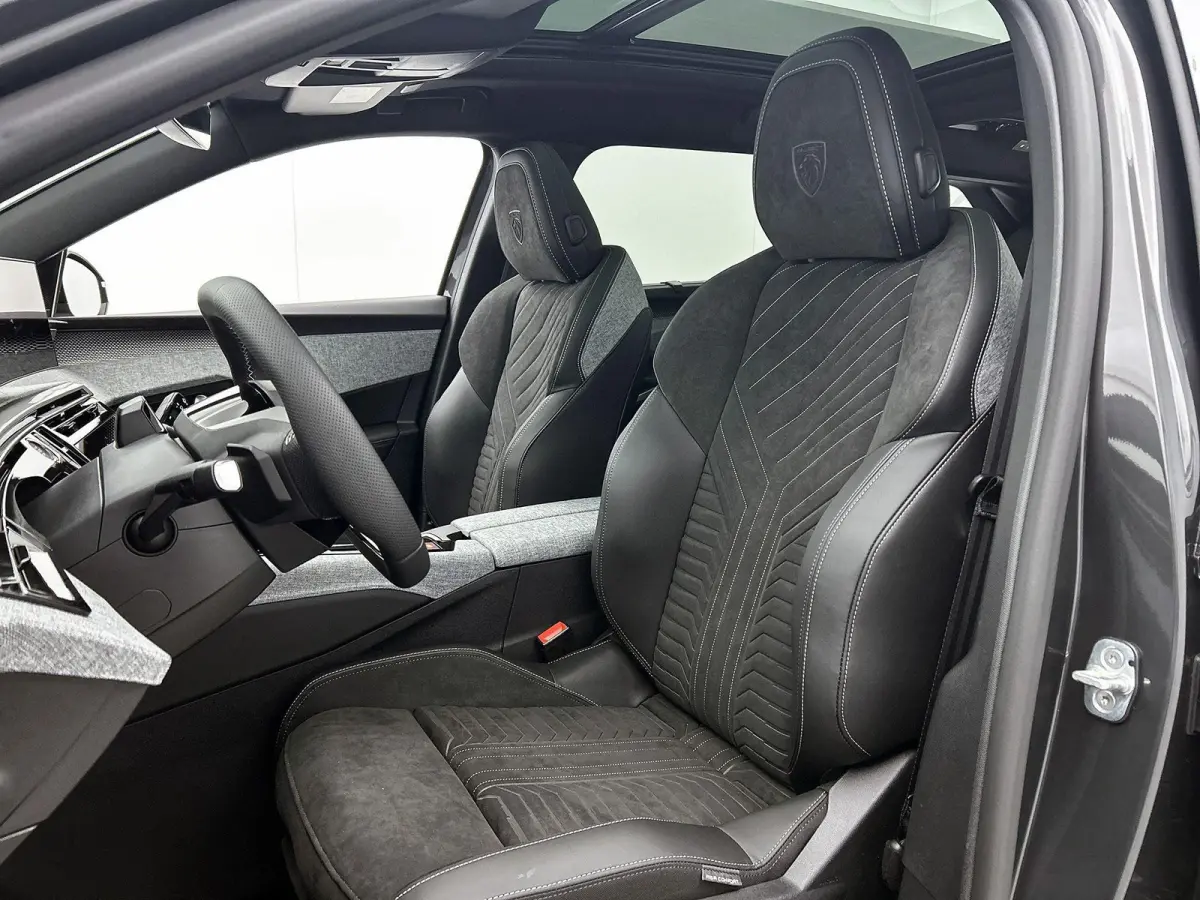 1.6 Plug-in Hybrid 225pk GT 7p Automaat | Schuif-/kanteldak | Elektrisch Verstelb. Bestuurdersstoel | Navigatie | Climate Control | 360 Camera | Matrix-LED | Stoelverwarming |