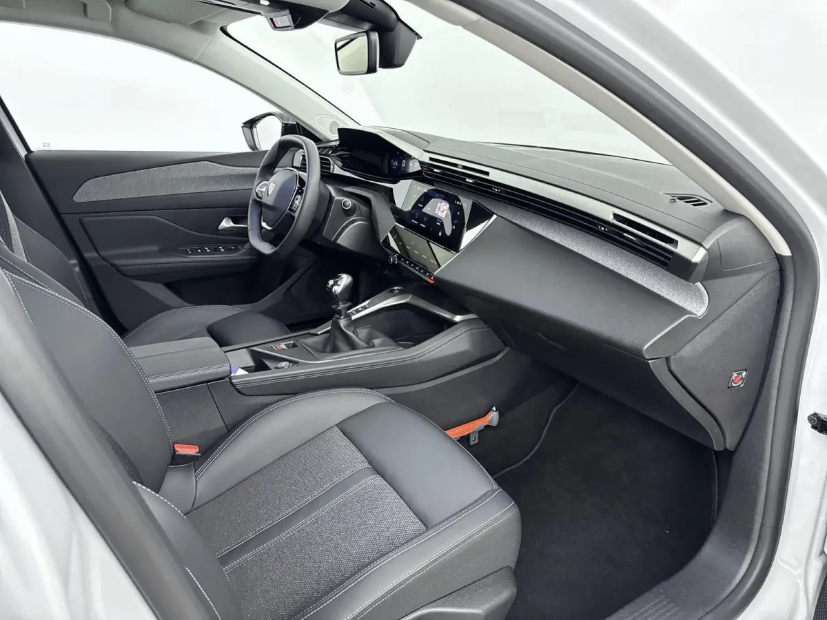 130 pk Allure | AGR- bestuurdersstoel, Incl. verwarmde voorstoelen | Pack Easy Access | Peugeot Connect SOS