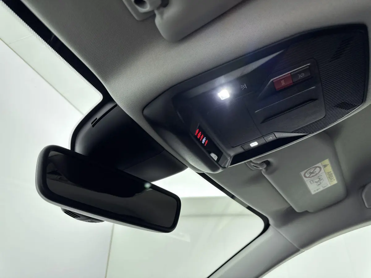 130 pk Allure | AGR- bestuurdersstoel, Incl. verwarmde voorstoelen | Pack Easy Access | Peugeot Connect SOS
