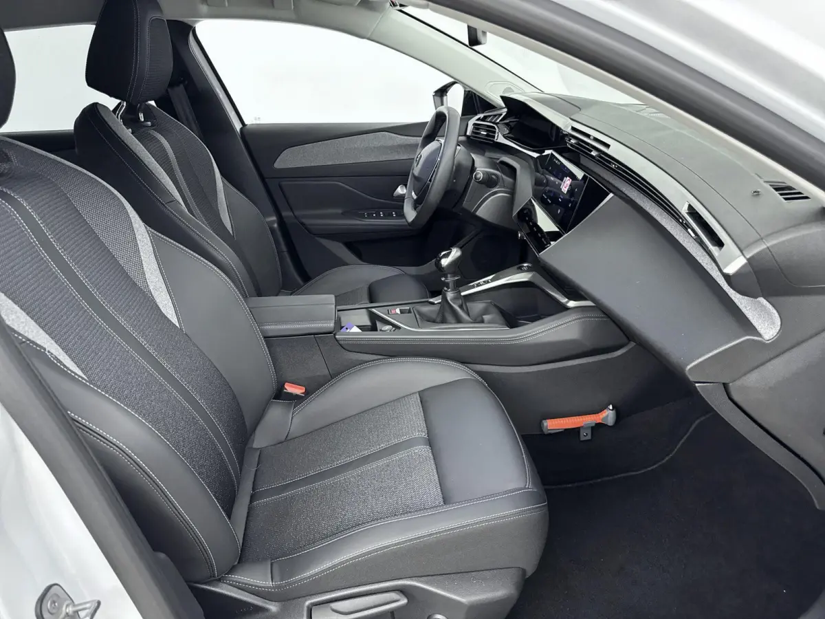 130 pk Allure | AGR- bestuurdersstoel, Incl. verwarmde voorstoelen | Pack Easy Access | Peugeot Connect SOS