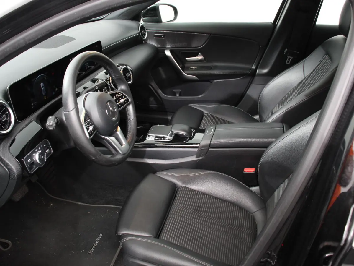 200 163pk Automaat Advantage Proressive Style Navigatie Virtual Cockpit Climate control Half leder Camera Parkeer Sensoren Lichtmetalen Velgen Cruise Control Stoelverwarming