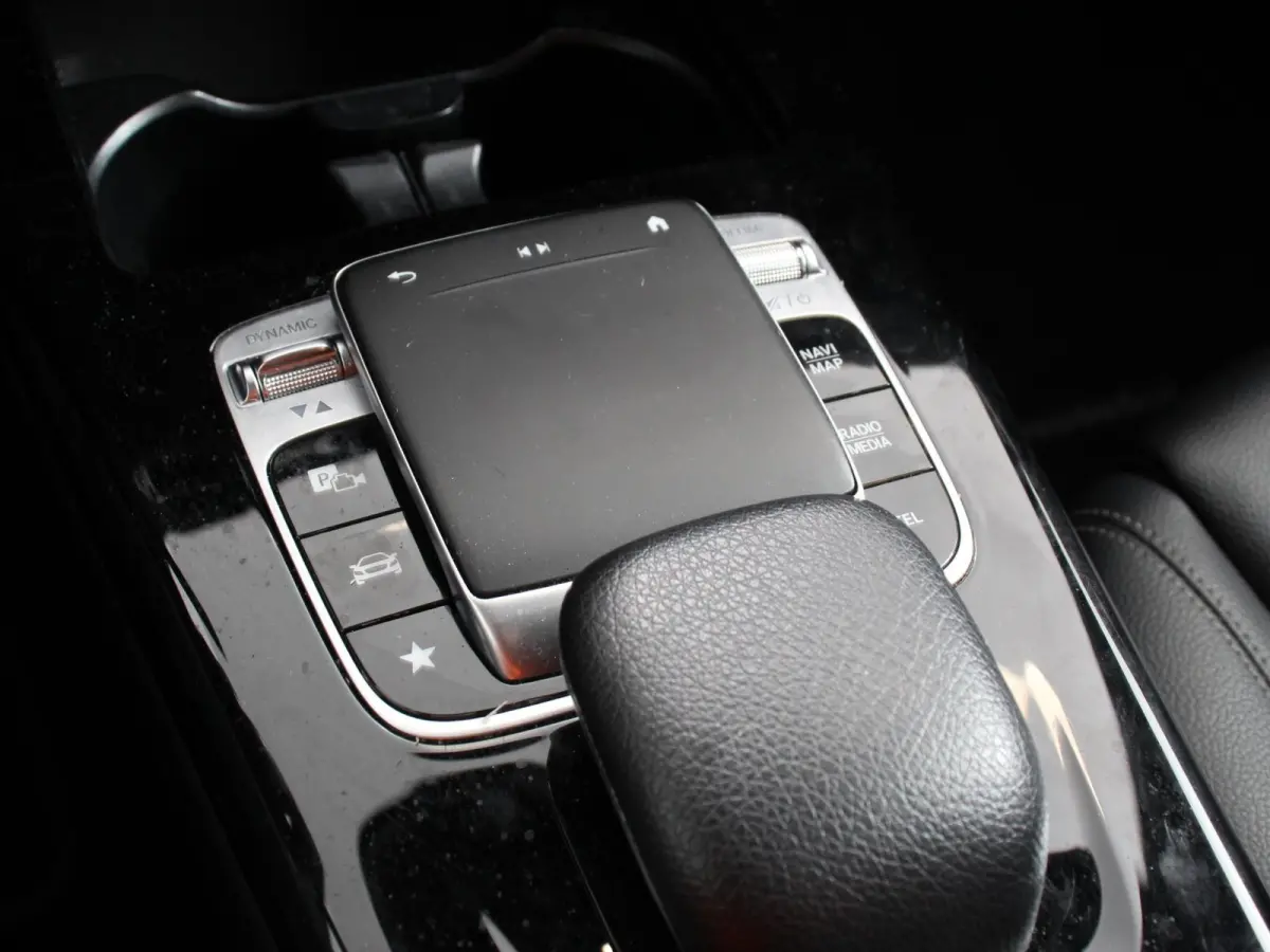 200 163pk Automaat Advantage Proressive Style Navigatie Virtual Cockpit Climate control Half leder Camera Parkeer Sensoren Lichtmetalen Velgen Cruise Control Stoelverwarming