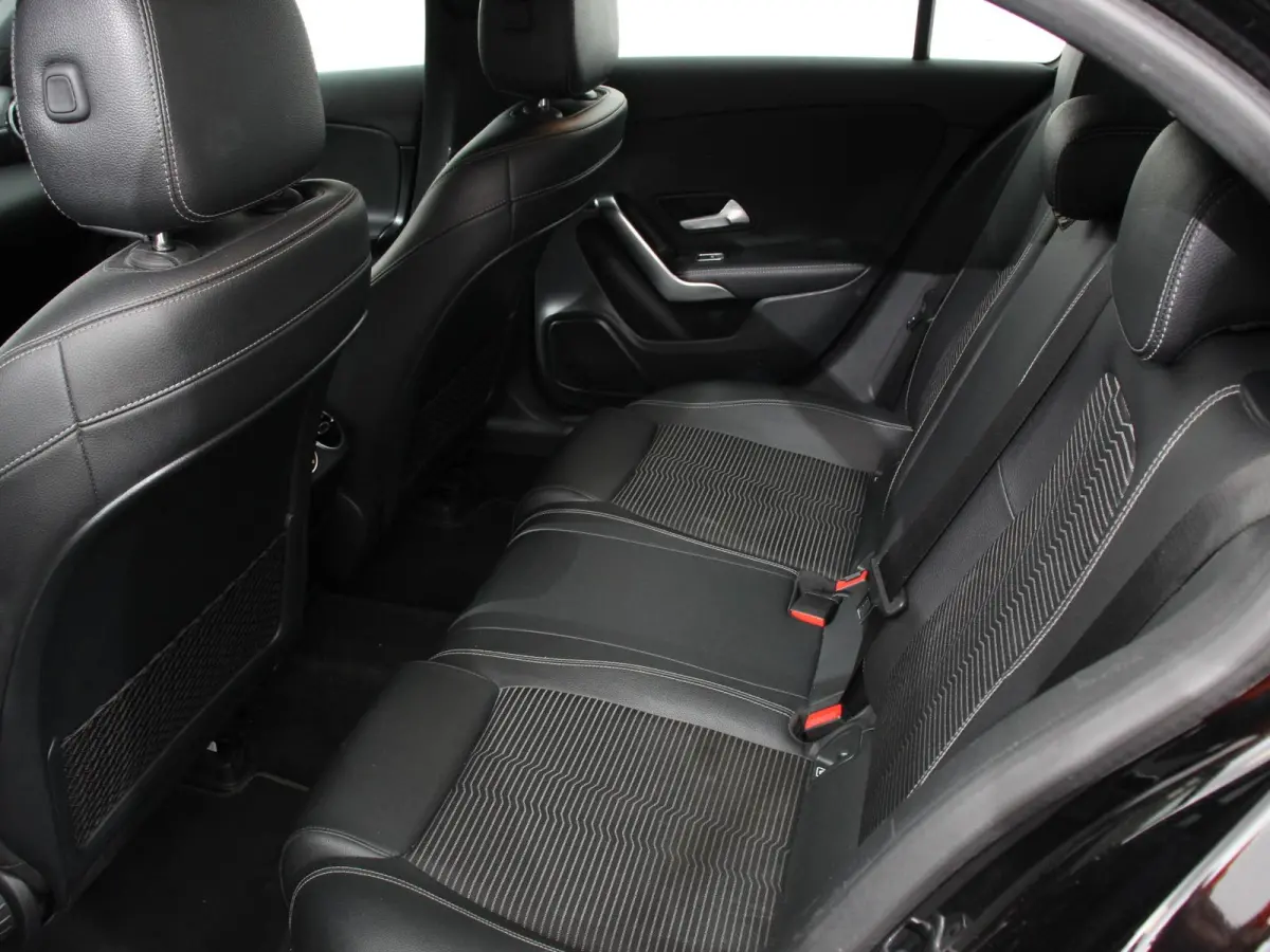 200 163pk Automaat Advantage Proressive Style Navigatie Virtual Cockpit Climate control Half leder Camera Parkeer Sensoren Lichtmetalen Velgen Cruise Control Stoelverwarming