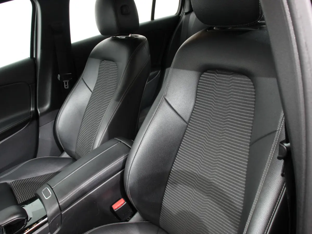 200 163pk Automaat Advantage Proressive Style Navigatie Virtual Cockpit Climate control Half leder Camera Parkeer Sensoren Lichtmetalen Velgen Cruise Control Stoelverwarming