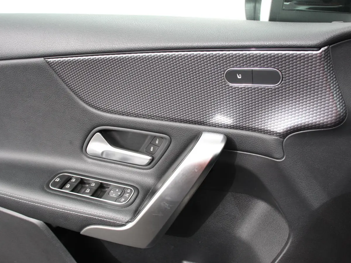 200 163pk Automaat Advantage Proressive Style Navigatie Virtual Cockpit Climate control Half leder Camera Parkeer Sensoren Lichtmetalen Velgen Cruise Control Stoelverwarming