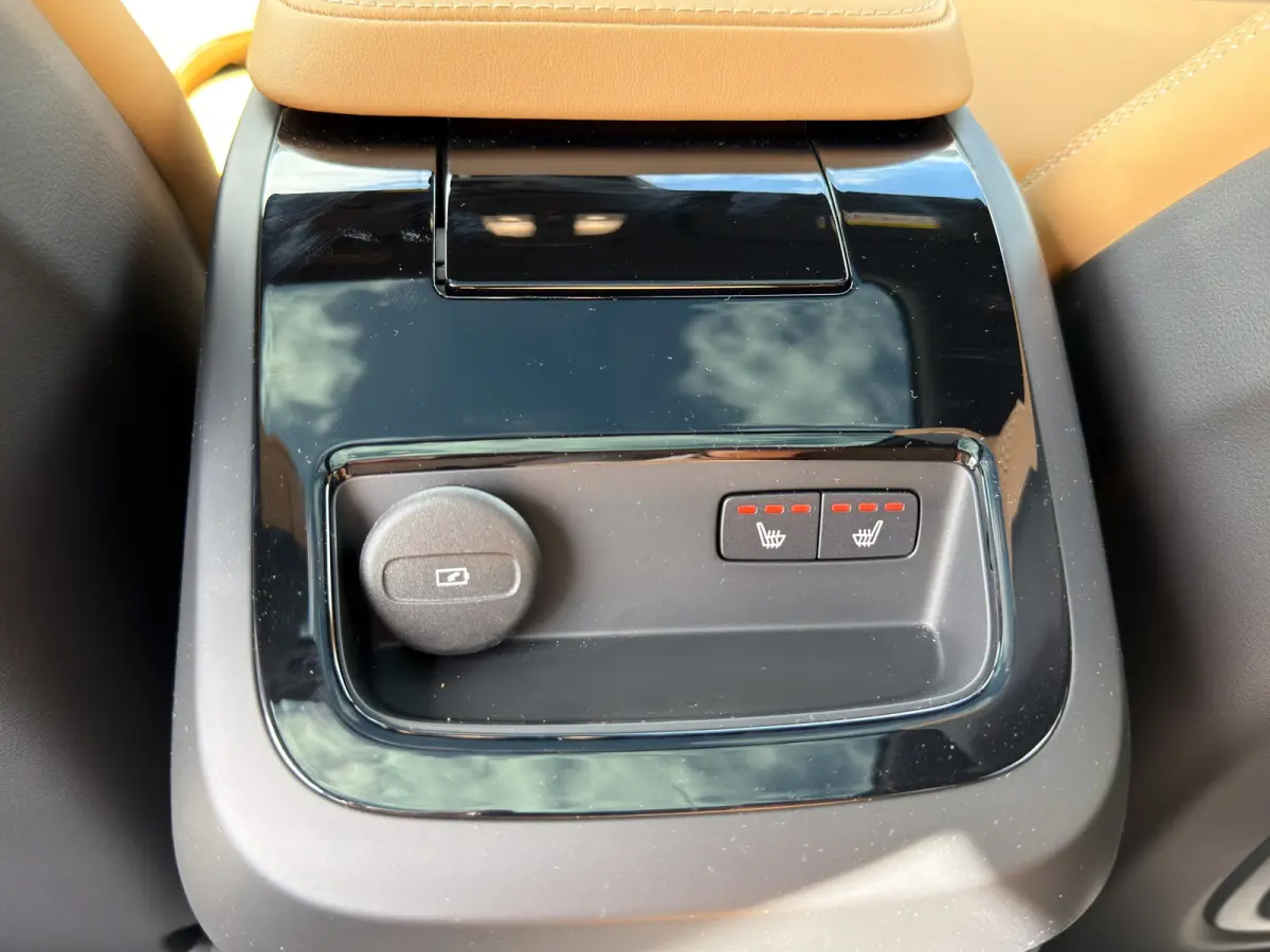 2.0 T6 Plug-in hybrid AWD Ultra Dark Bowers & Wilkins | Massagestoelen | Gelamineerde ruiten | | Audio installatie high end | Buitenspiegels elektrisch verstel- en verwarmbaar | Cruise contr