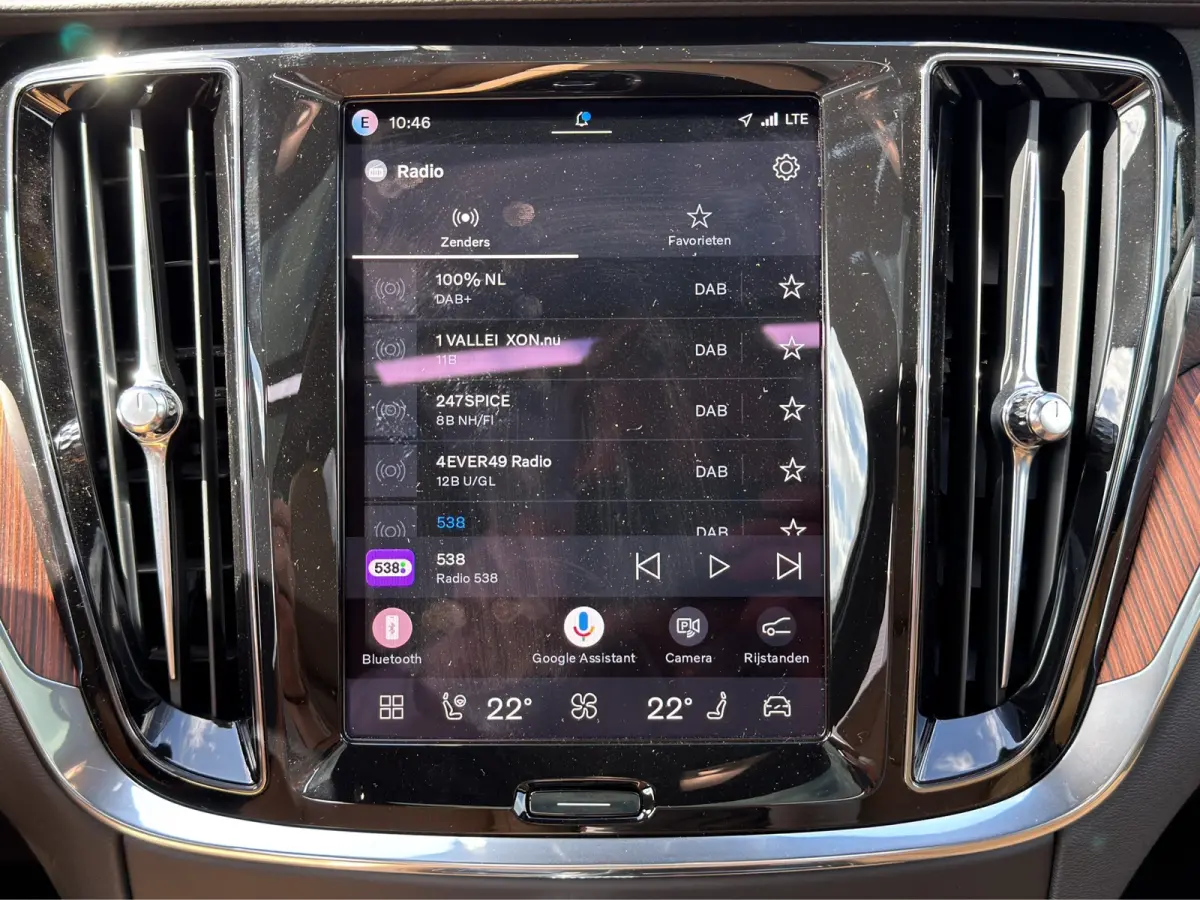 2.0 T6 Plug-in hybrid AWD Ultra Dark Bowers & Wilkins | Massagestoelen | Gelamineerde ruiten | | Audio installatie high end | Buitenspiegels elektrisch verstel- en verwarmbaar | Cruise contr