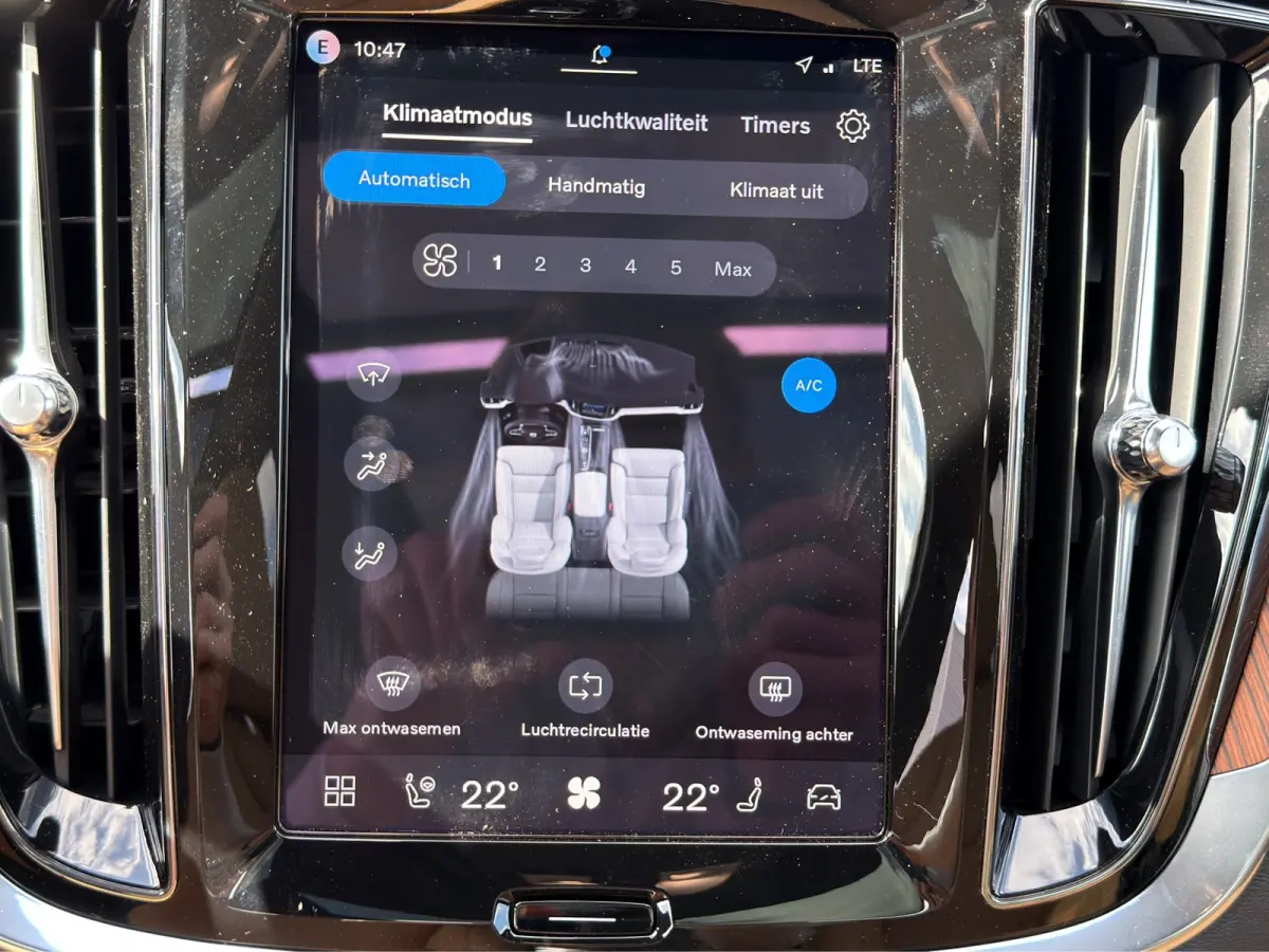 2.0 T6 Plug-in hybrid AWD Ultra Dark Bowers & Wilkins | Massagestoelen | Gelamineerde ruiten | | Audio installatie high end | Buitenspiegels elektrisch verstel- en verwarmbaar | Cruise contr