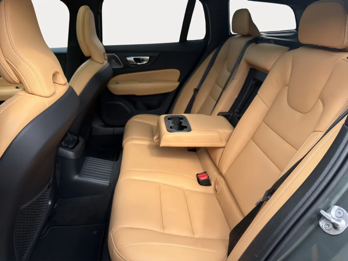 2.0 T6 Plug-in hybrid AWD Ultra Dark Bowers & Wilkins | Massagestoelen | Gelamineerde ruiten | | Audio installatie high end | Buitenspiegels elektrisch verstel- en verwarmbaar | Cruise contr