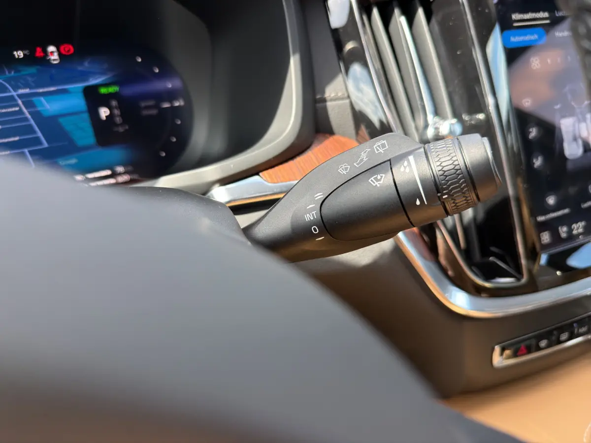 2.0 T6 Plug-in hybrid AWD Ultra Dark Bowers & Wilkins | Massagestoelen | Gelamineerde ruiten | | Audio installatie high end | Buitenspiegels elektrisch verstel- en verwarmbaar | Cruise contr