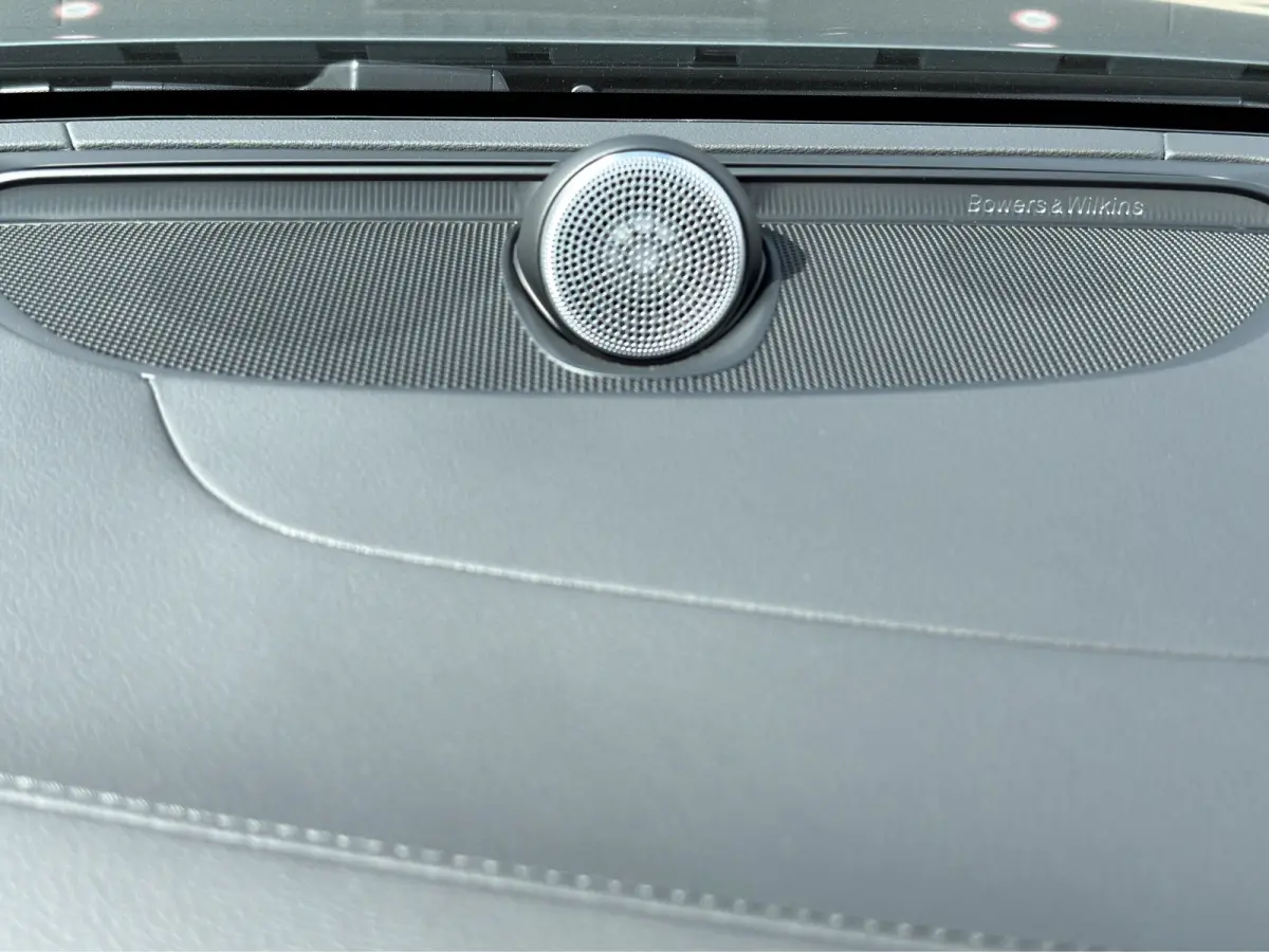 2.0 T6 Plug-in hybrid AWD Ultra Dark Bowers & Wilkins | Massagestoelen | Gelamineerde ruiten | | Audio installatie high end | Buitenspiegels elektrisch verstel- en verwarmbaar | Cruise contr