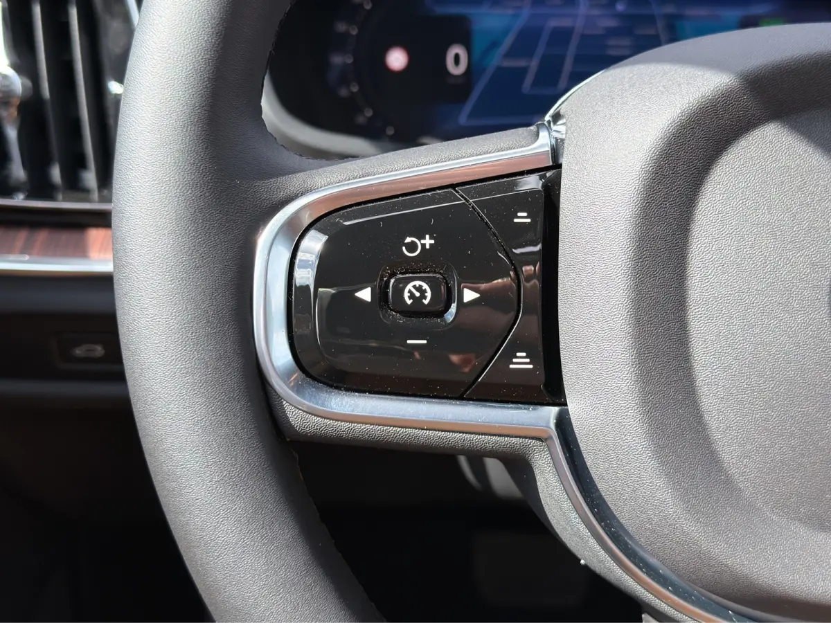 2.0 T6 Plug-in hybrid AWD Ultra Dark Bowers & Wilkins | Massagestoelen | Gelamineerde ruiten | | Audio installatie high end | Buitenspiegels elektrisch verstel- en verwarmbaar | Cruise contr