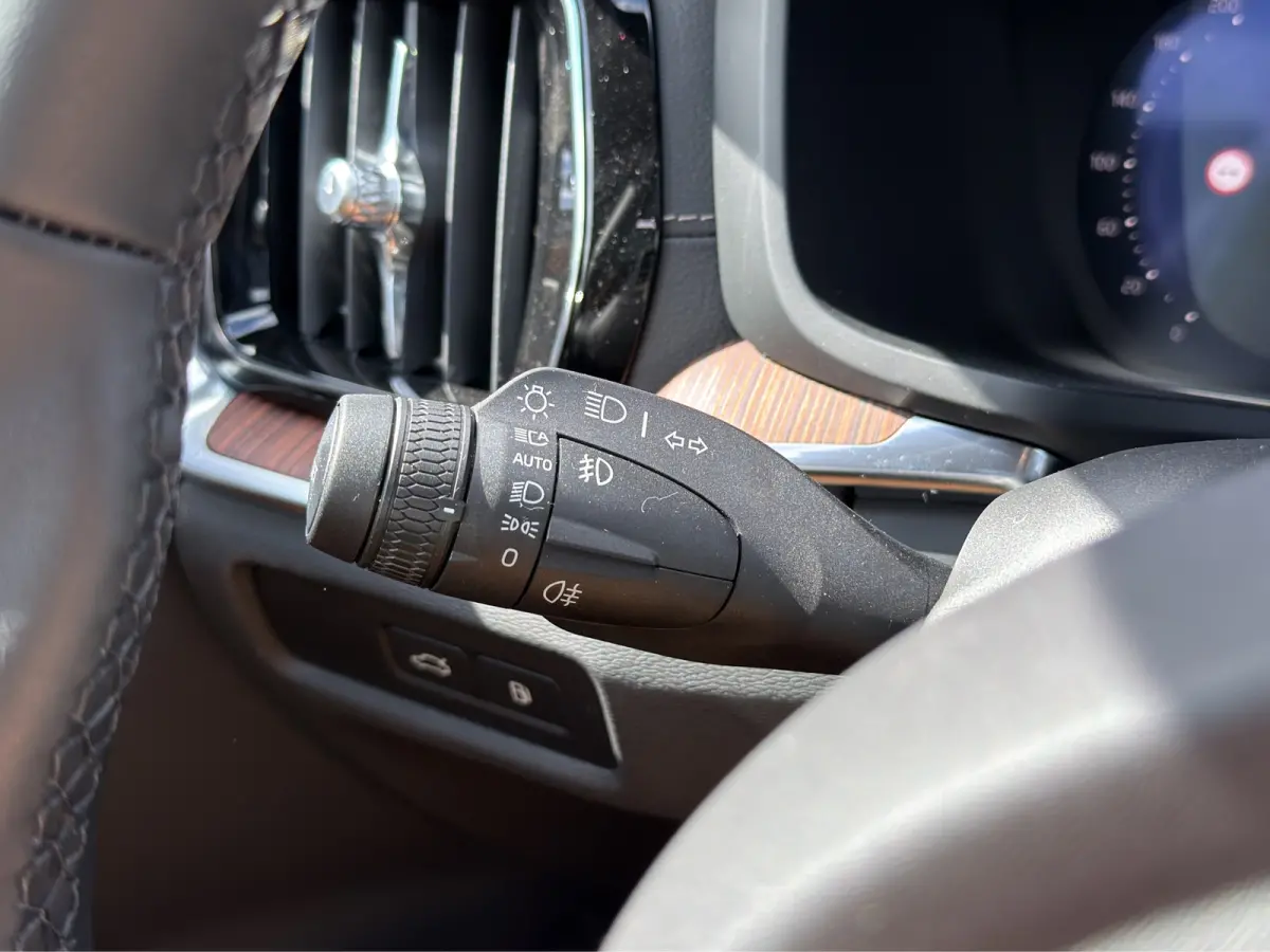 2.0 T6 Plug-in hybrid AWD Ultra Dark Bowers & Wilkins | Massagestoelen | Gelamineerde ruiten | | Audio installatie high end | Buitenspiegels elektrisch verstel- en verwarmbaar | Cruise contr