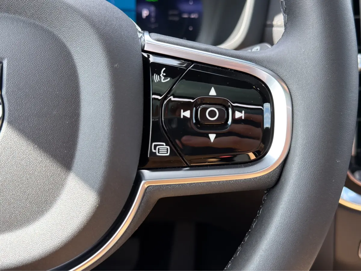2.0 T6 Plug-in hybrid AWD Ultra Dark Bowers & Wilkins | Massagestoelen | Gelamineerde ruiten | | Audio installatie high end | Buitenspiegels elektrisch verstel- en verwarmbaar | Cruise contr