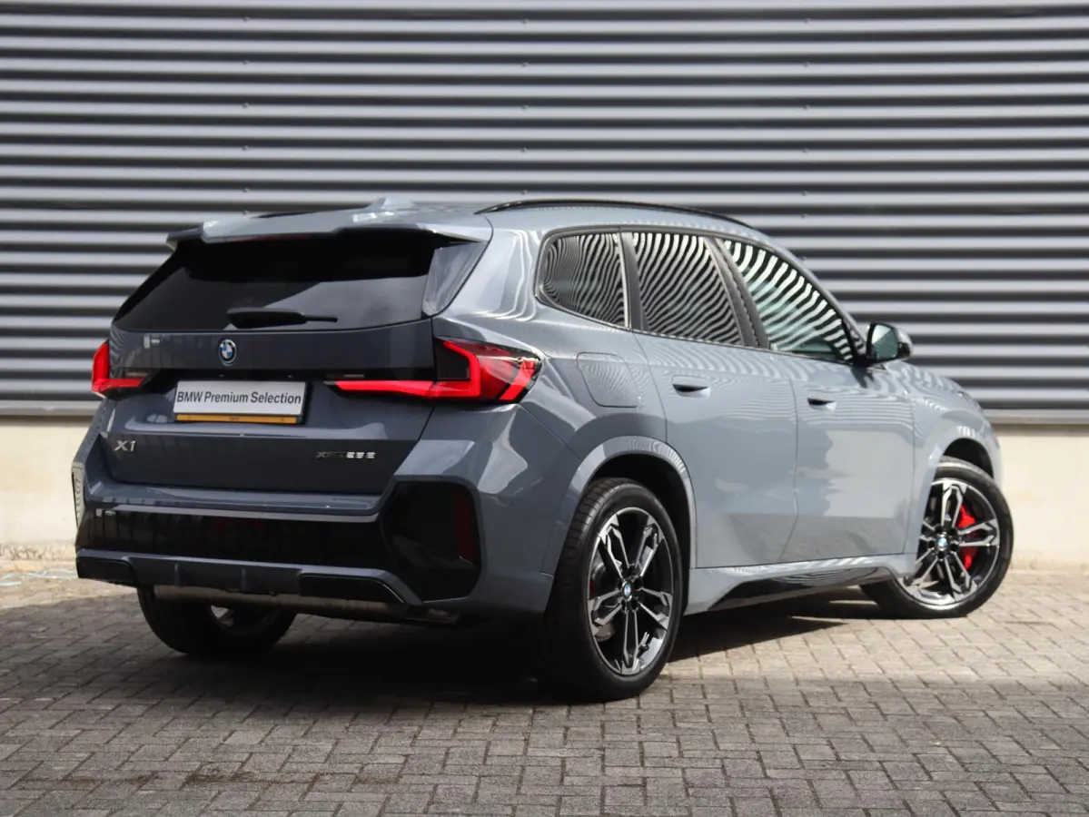 xDrive25e | M Sportpakket Pro | Panodak | Trekhaak | Head-Up | Driving Assistant Plus | Harman Kardon | Elektr. Stoelen | Parking Assistant Plus | Stuurwiel Verwamd | SOH 100% | 19'' LMV