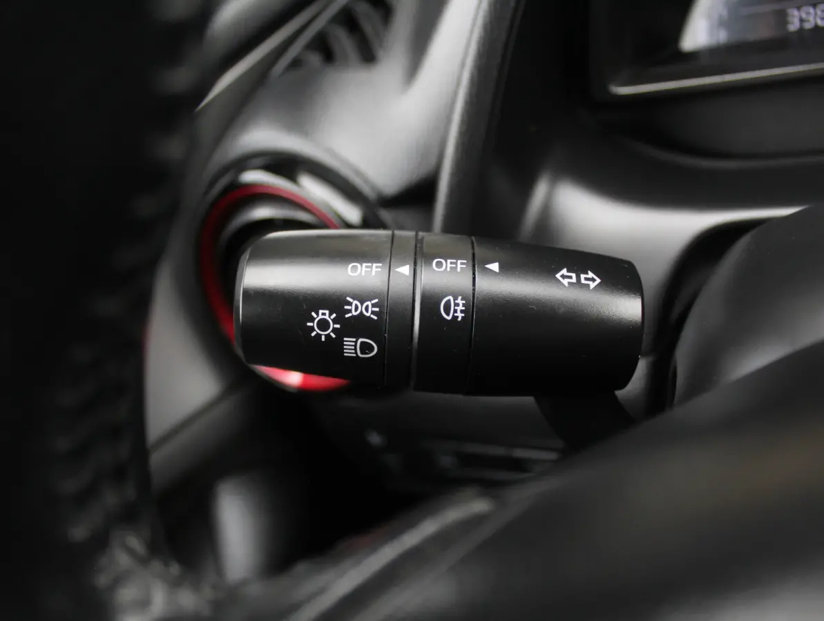 2.0 SkyActiv-G 120 Dynamic AIRCO | CRUISE | CAMERA | LMV16 | CV | DAB | NAVI