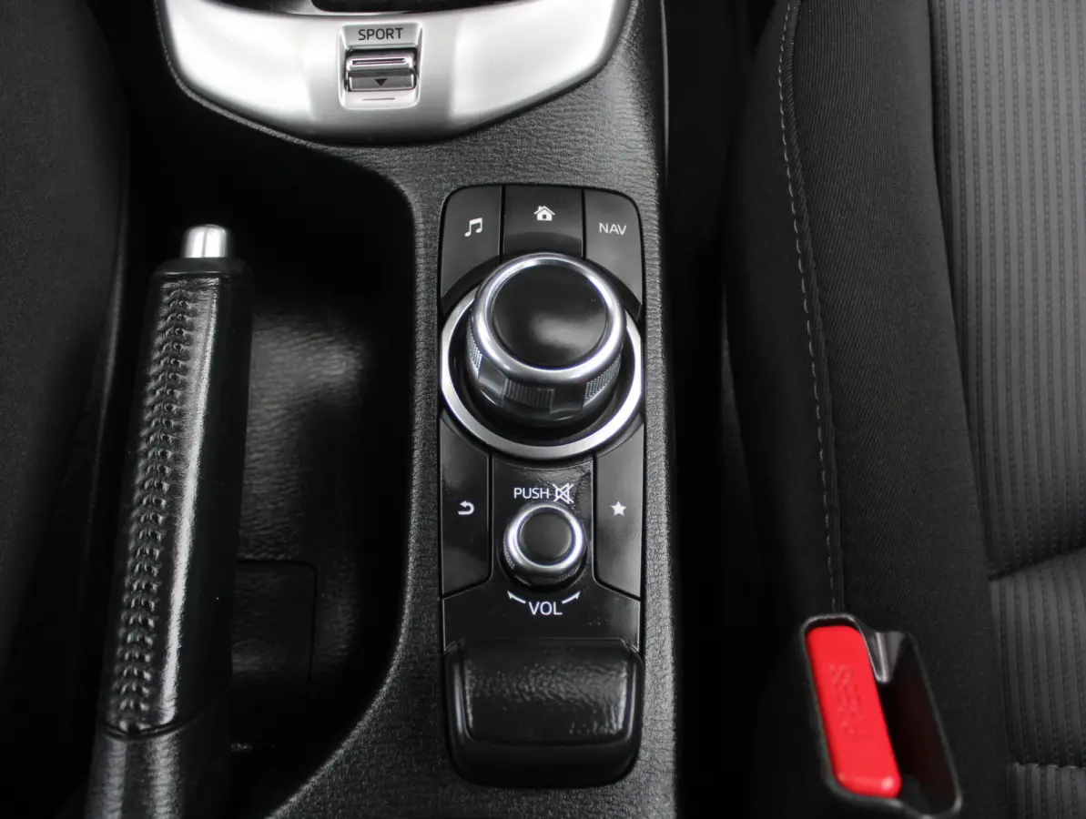 2.0 SkyActiv-G 120 Dynamic AIRCO | CRUISE | CAMERA | LMV16 | CV | DAB | NAVI