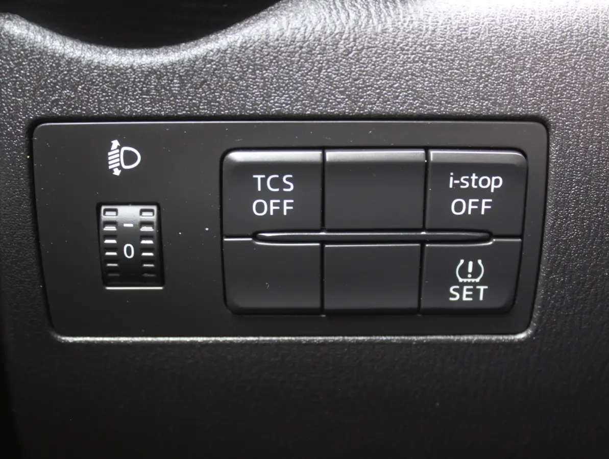 2.0 SkyActiv-G 120 Dynamic AIRCO | CRUISE | CAMERA | LMV16 | CV | DAB | NAVI