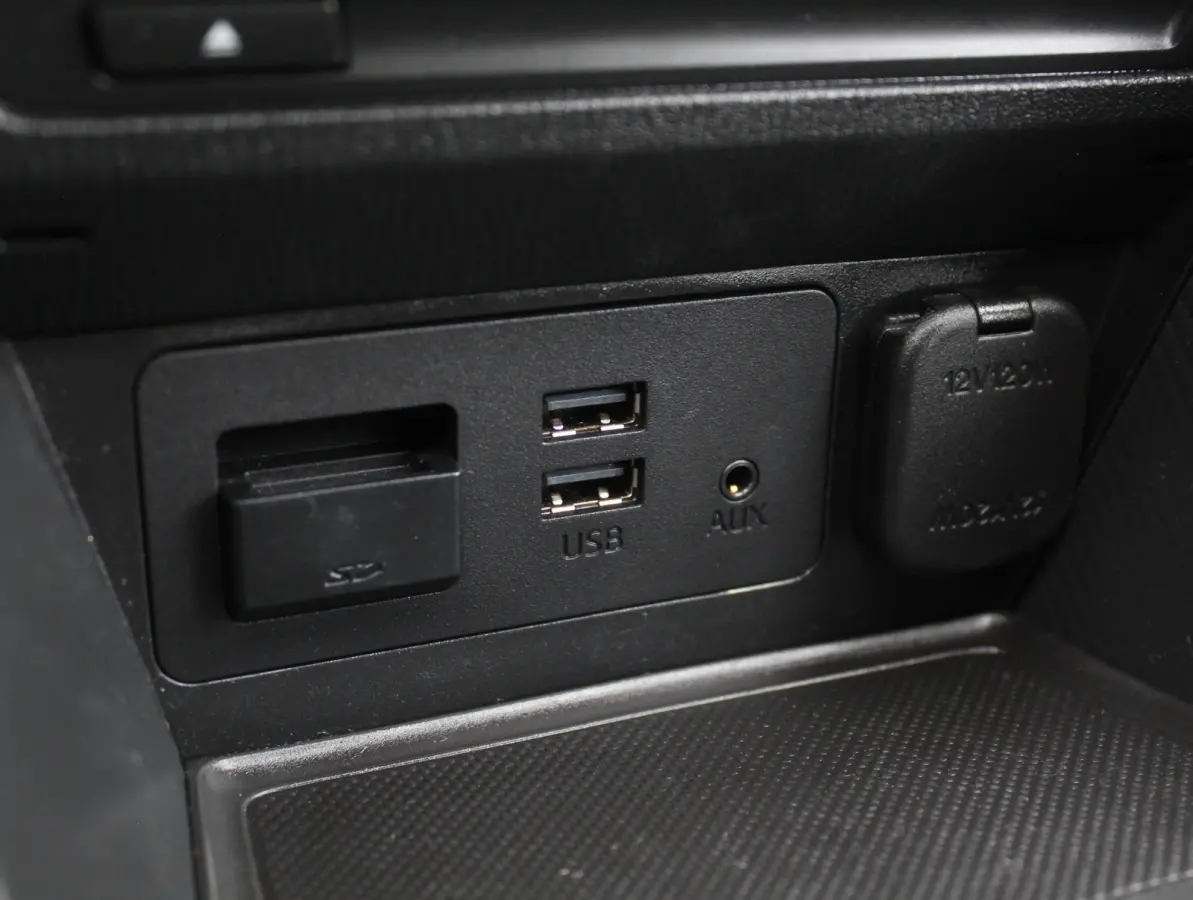 2.0 SkyActiv-G 120 Dynamic AIRCO | CRUISE | CAMERA | LMV16 | CV | DAB | NAVI