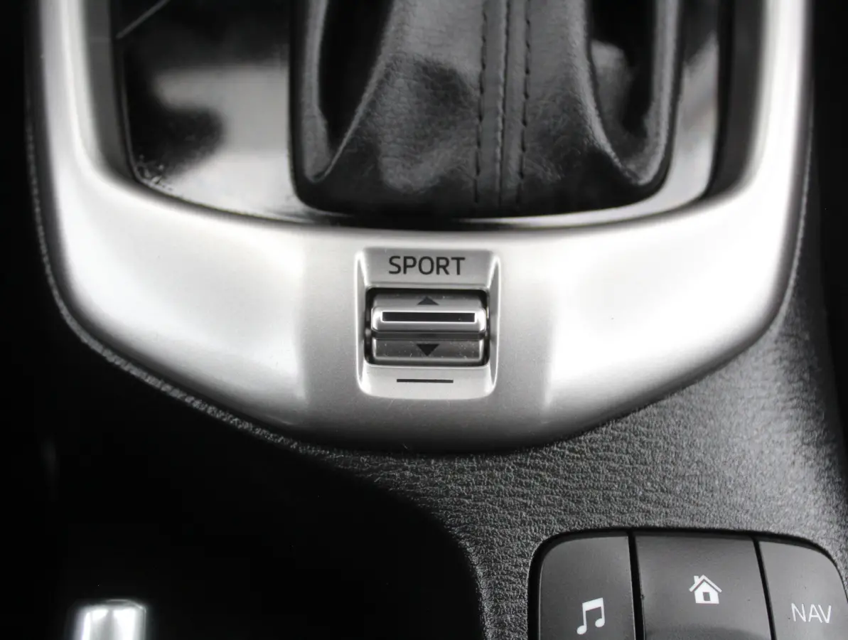 2.0 SkyActiv-G 120 Dynamic AIRCO | CRUISE | CAMERA | LMV16 | CV | DAB | NAVI