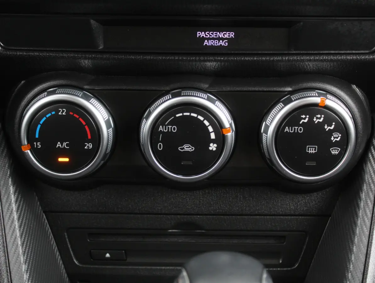 2.0 SkyActiv-G 120 Dynamic AIRCO | CRUISE | CAMERA | LMV16 | CV | DAB | NAVI