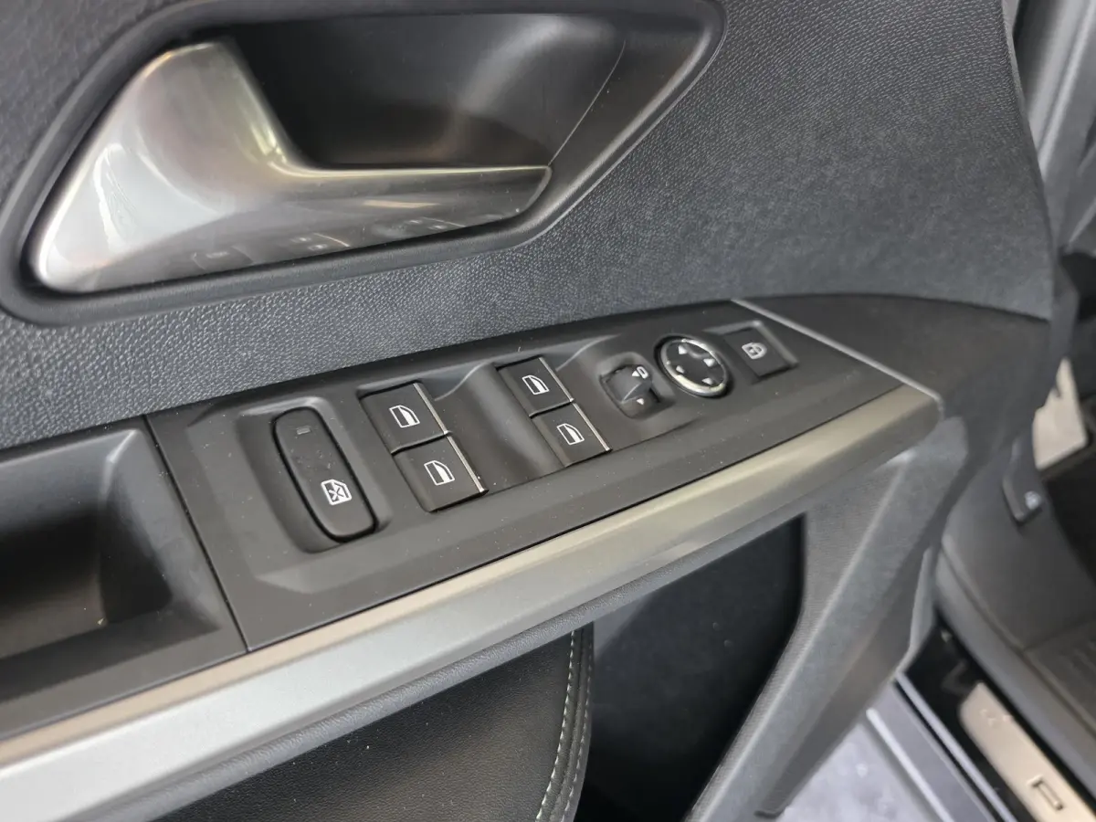 Launch Edition 325 Dual Motor 73 kWh | Warmtepomp | Schuif/kanteldak | Stoel verwarming & ventilatie |