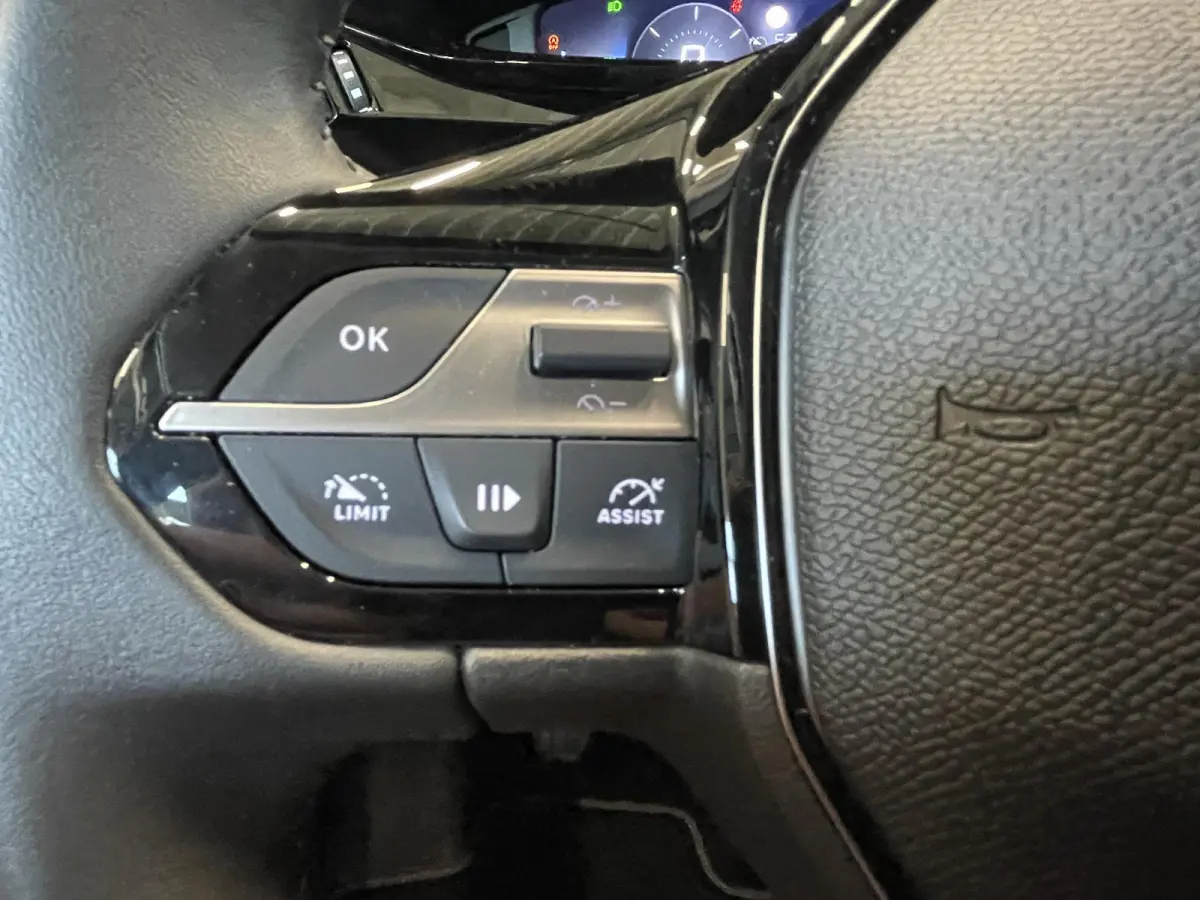 1.2 PureTech 130 PK SW S&S Allure Pack Climate Control Navigatiesysteem Parkeersensoren 16" lichtmetalen velgen Elektrisch inklapbare buitenspiegels