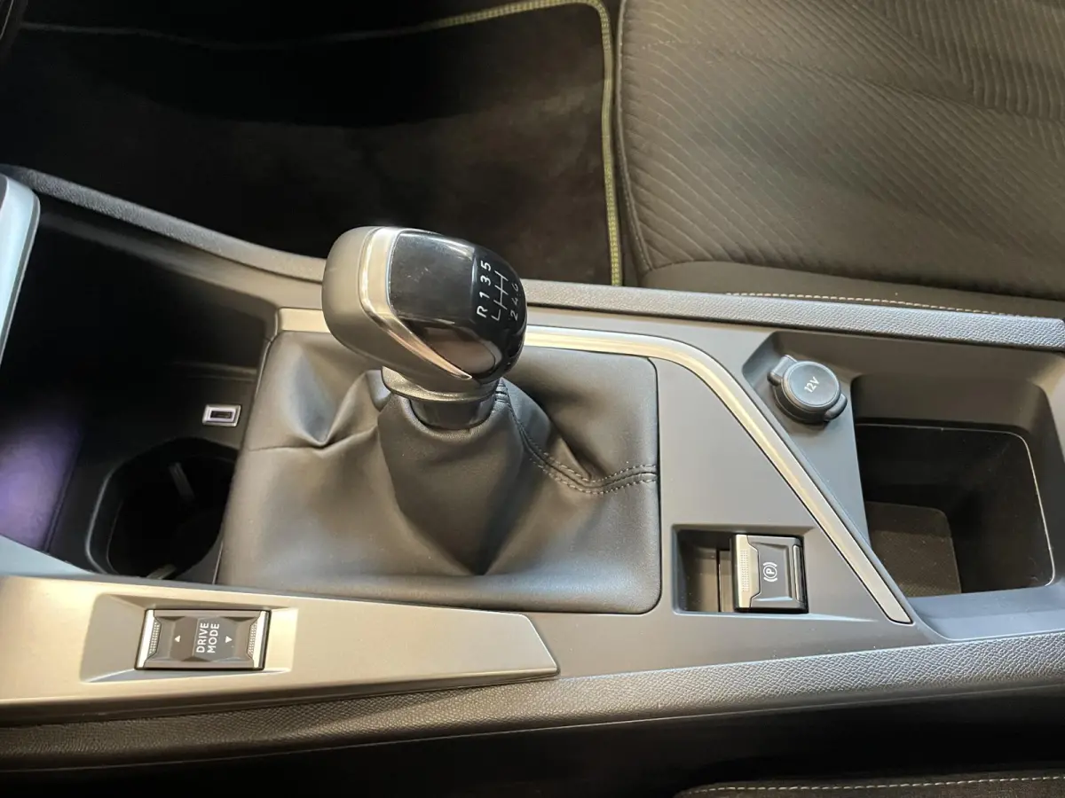 1.2 PureTech 130 PK SW S&S Allure Pack Climate Control Navigatiesysteem Parkeersensoren 16" lichtmetalen velgen Elektrisch inklapbare buitenspiegels