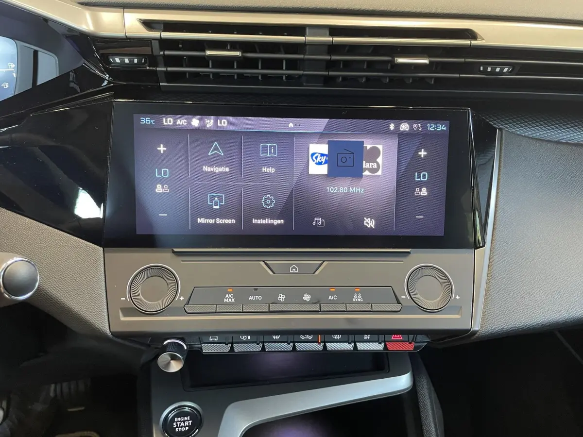 1.2 PureTech 130 PK SW S&S Allure Pack Climate Control Navigatiesysteem Parkeersensoren 16" lichtmetalen velgen Elektrisch inklapbare buitenspiegels