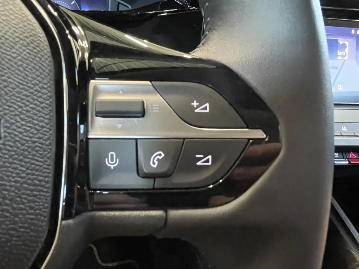 1.2 PureTech 130 PK SW S&S Allure Pack Climate Control Navigatiesysteem Parkeersensoren 16" lichtmetalen velgen Elektrisch inklapbare buitenspiegels