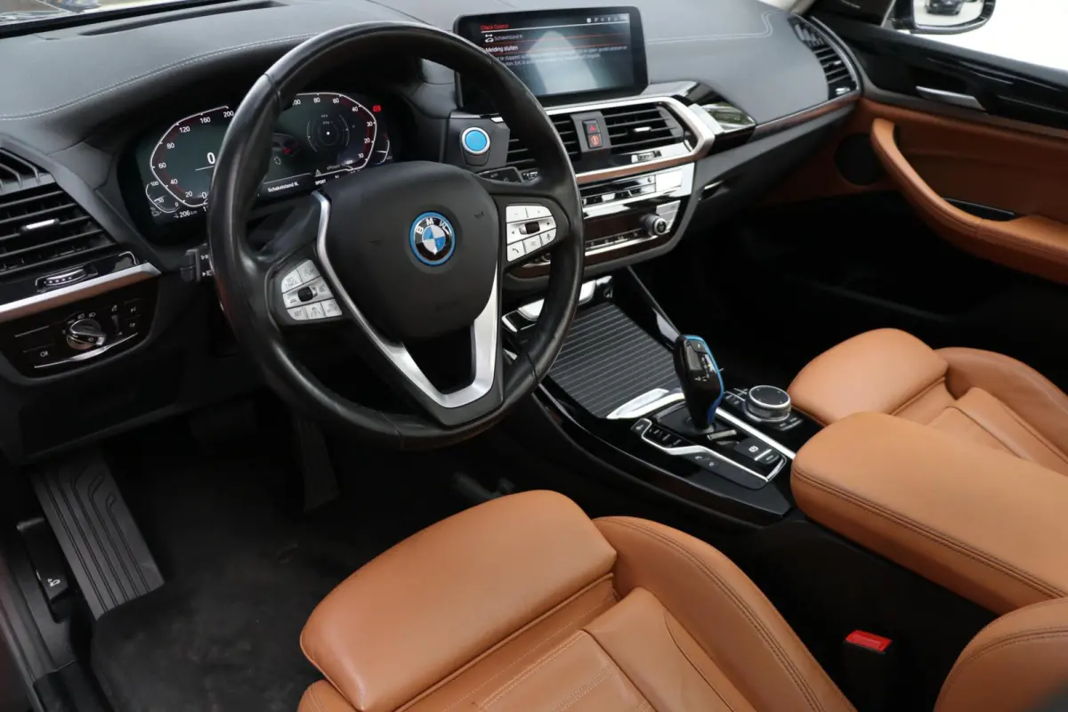 High Executive 80 kWh Panodak 360view 3D AdaptiveCruise Harman/Kardon Trekhaak Camera Lane Assist PDC 98000KM
