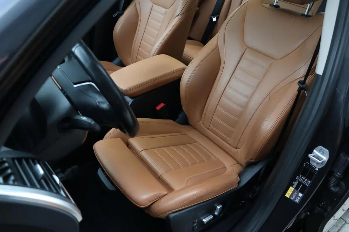 High Executive 80 kWh Panodak 360view 3D AdaptiveCruise Harman/Kardon Trekhaak Camera Lane Assist PDC 98000KM