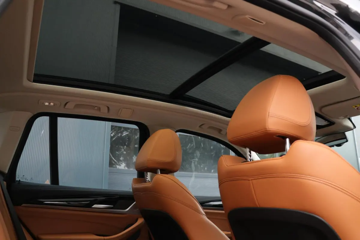 High Executive 80 kWh Panodak 360view 3D AdaptiveCruise Harman/Kardon Trekhaak Camera Lane Assist PDC 98000KM