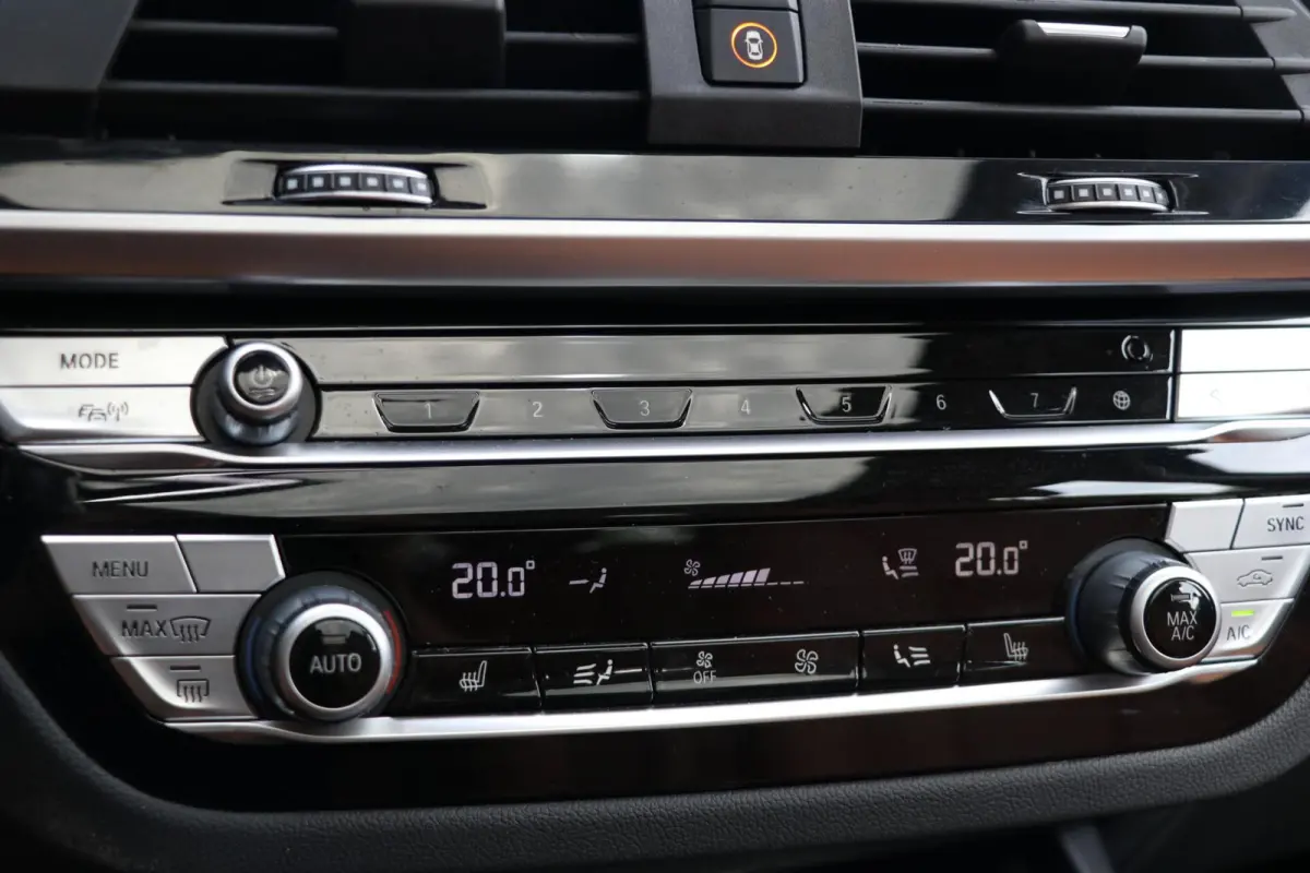 High Executive 80 kWh Panodak 360view 3D AdaptiveCruise Harman/Kardon Trekhaak Camera Lane Assist PDC 98000KM