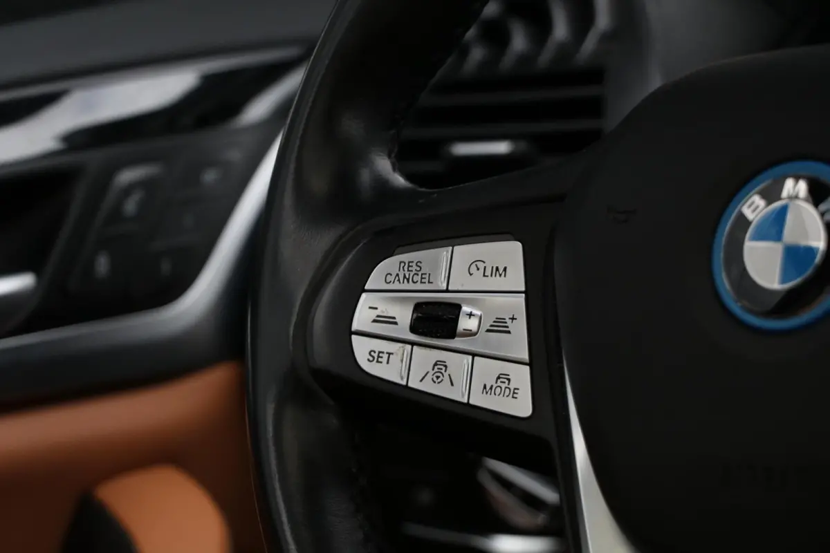 High Executive 80 kWh Panodak 360view 3D AdaptiveCruise Harman/Kardon Trekhaak Camera Lane Assist PDC 98000KM