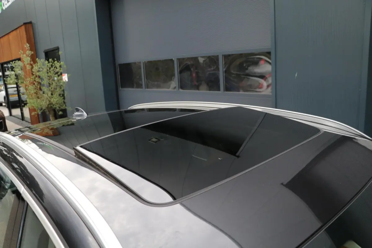 High Executive 80 kWh Panodak 360view 3D AdaptiveCruise Harman/Kardon Trekhaak Camera Lane Assist PDC 98000KM
