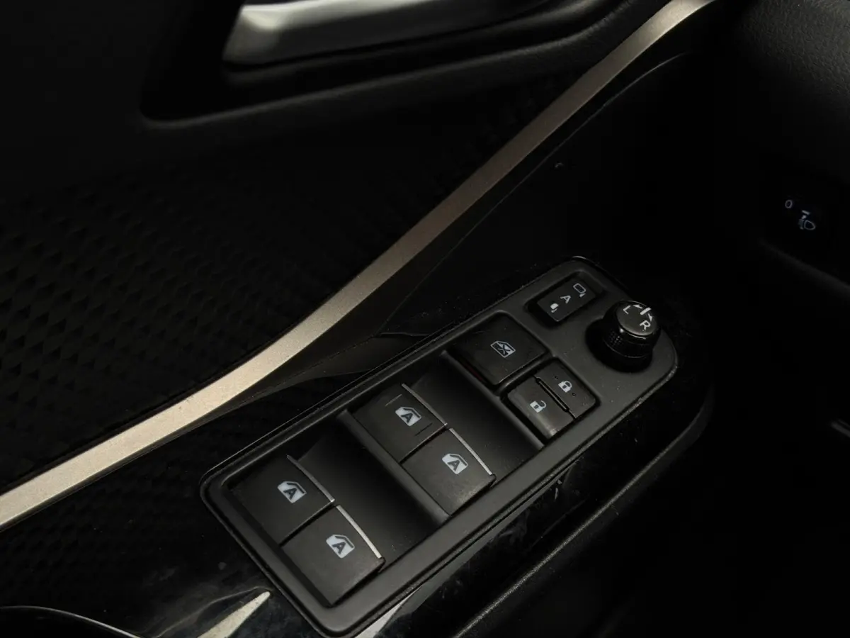 1.8 Hybrid Active M20 NAVI | LED | CAMERA | SPORTVELGEN | ZUINIG | CR CONTROL