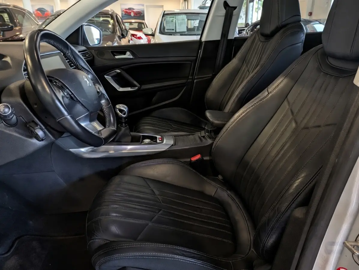 1.2 PureTech Allure Panoramadak, Airco, Cruise Control, Stuurbekrachtiging