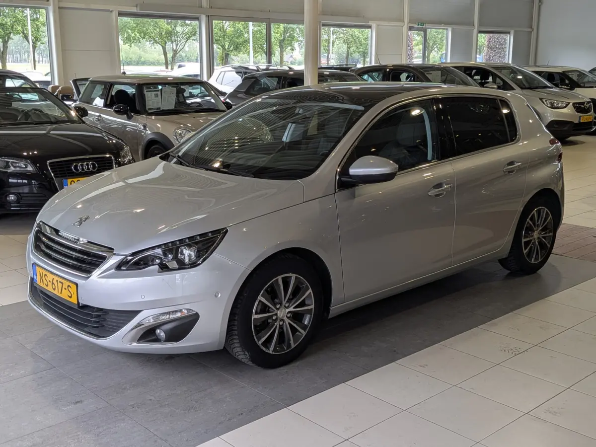 1.2 PureTech Allure Panoramadak, Airco, Cruise Control, Stuurbekrachtiging