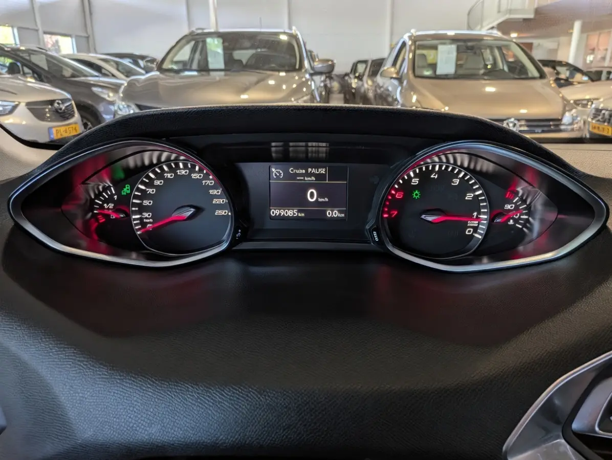 1.2 PureTech Allure Panoramadak, Airco, Cruise Control, Stuurbekrachtiging