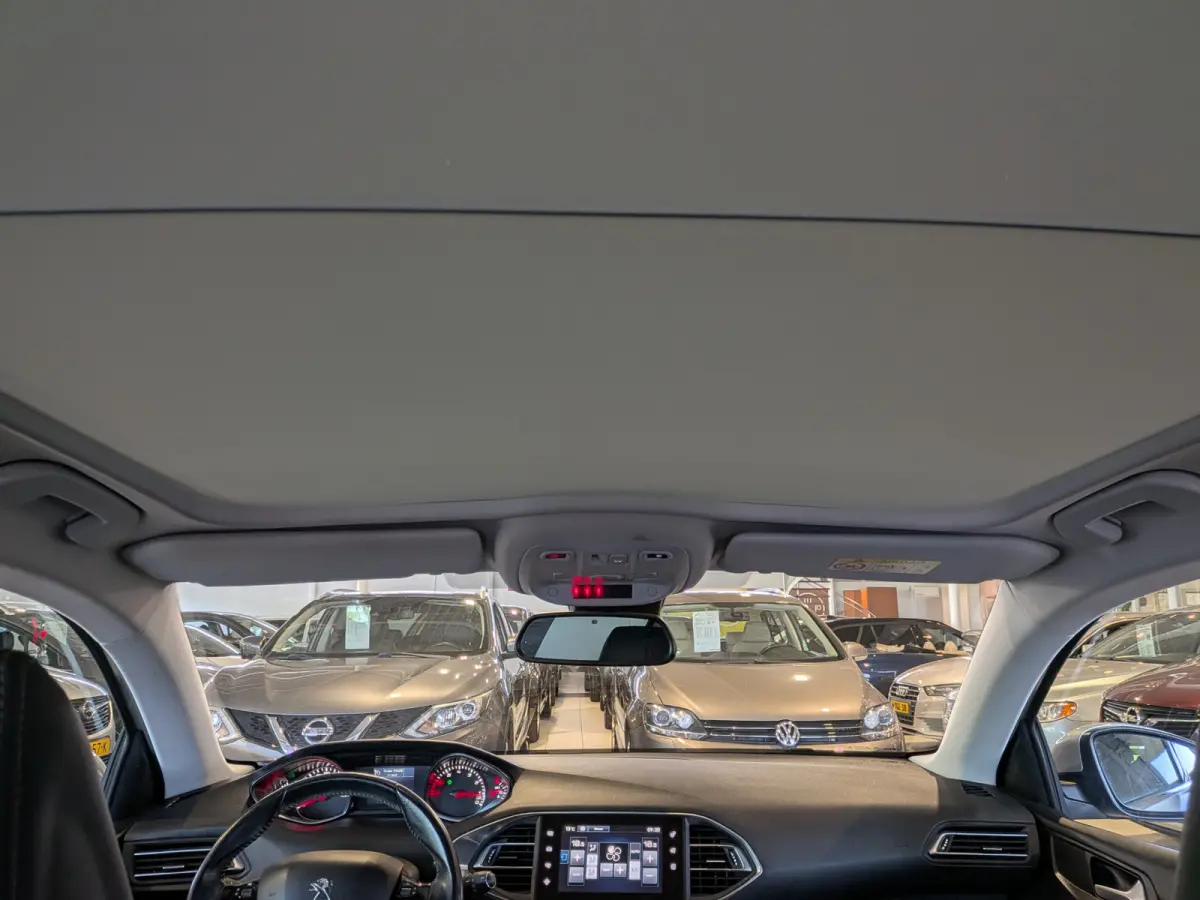 1.2 PureTech Allure Panoramadak, Airco, Cruise Control, Stuurbekrachtiging