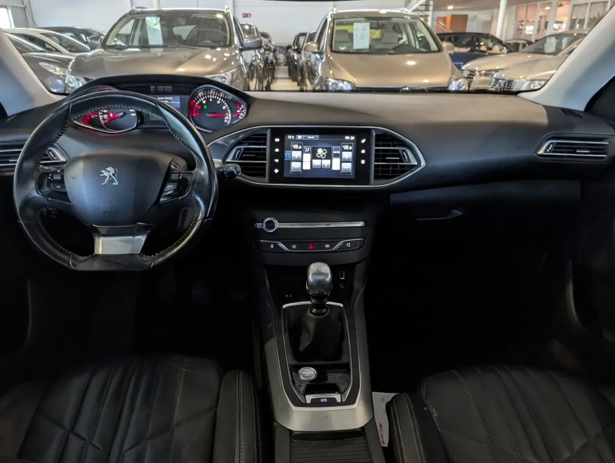 1.2 PureTech Allure Panoramadak, Airco, Cruise Control, Stuurbekrachtiging
