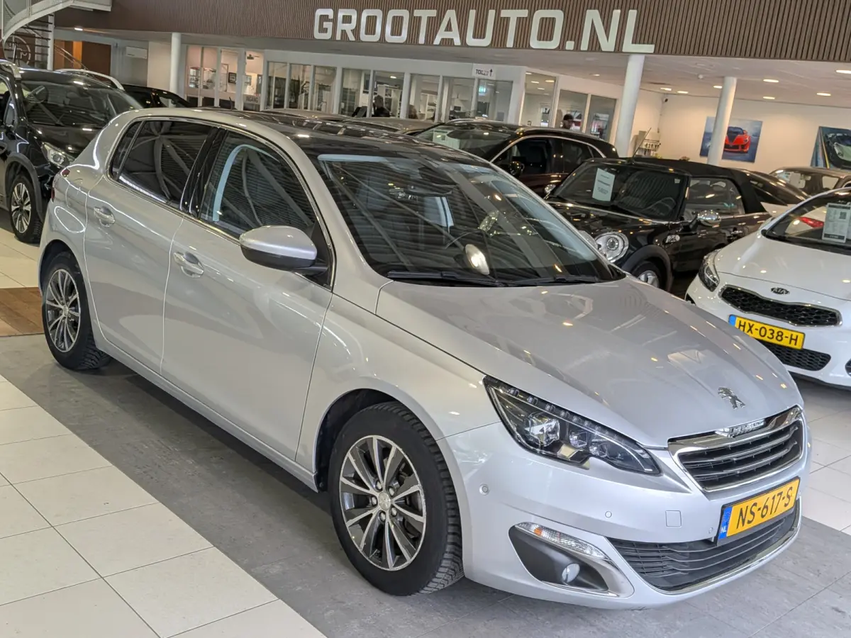1.2 PureTech Allure Panoramadak, Airco, Cruise Control, Stuurbekrachtiging