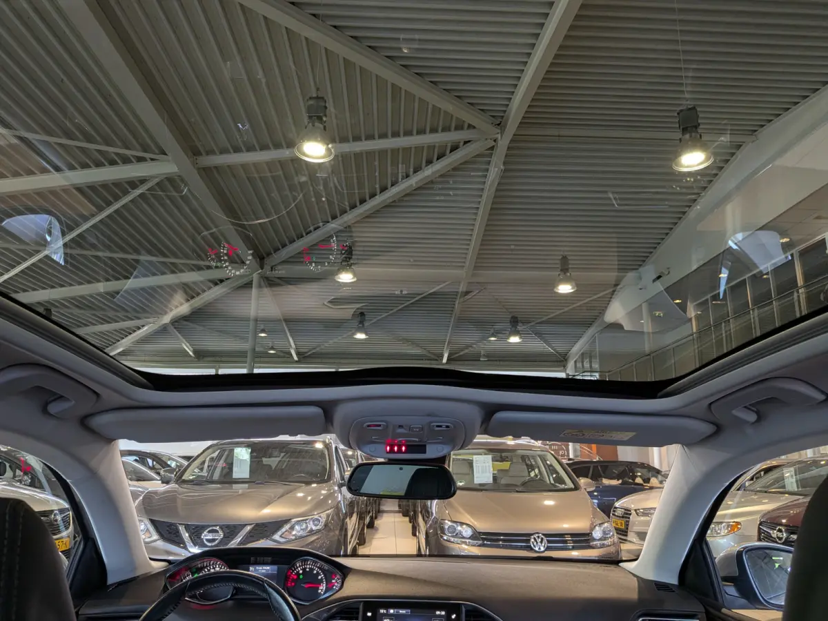 1.2 PureTech Allure Panoramadak, Airco, Cruise Control, Stuurbekrachtiging