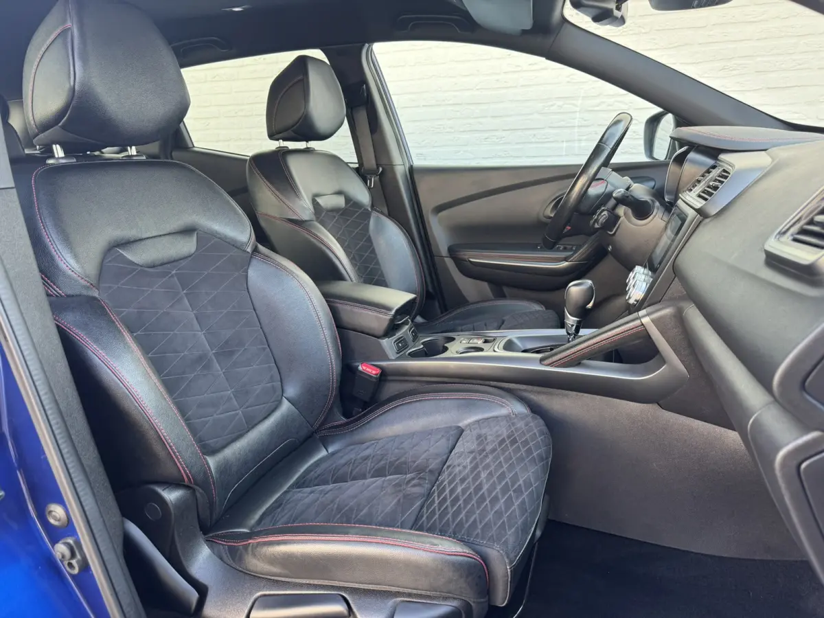 1.3 TCe Black Edition Automaat Camera Carplay Clima Cruise Stoelverw. Leder/Alcantara