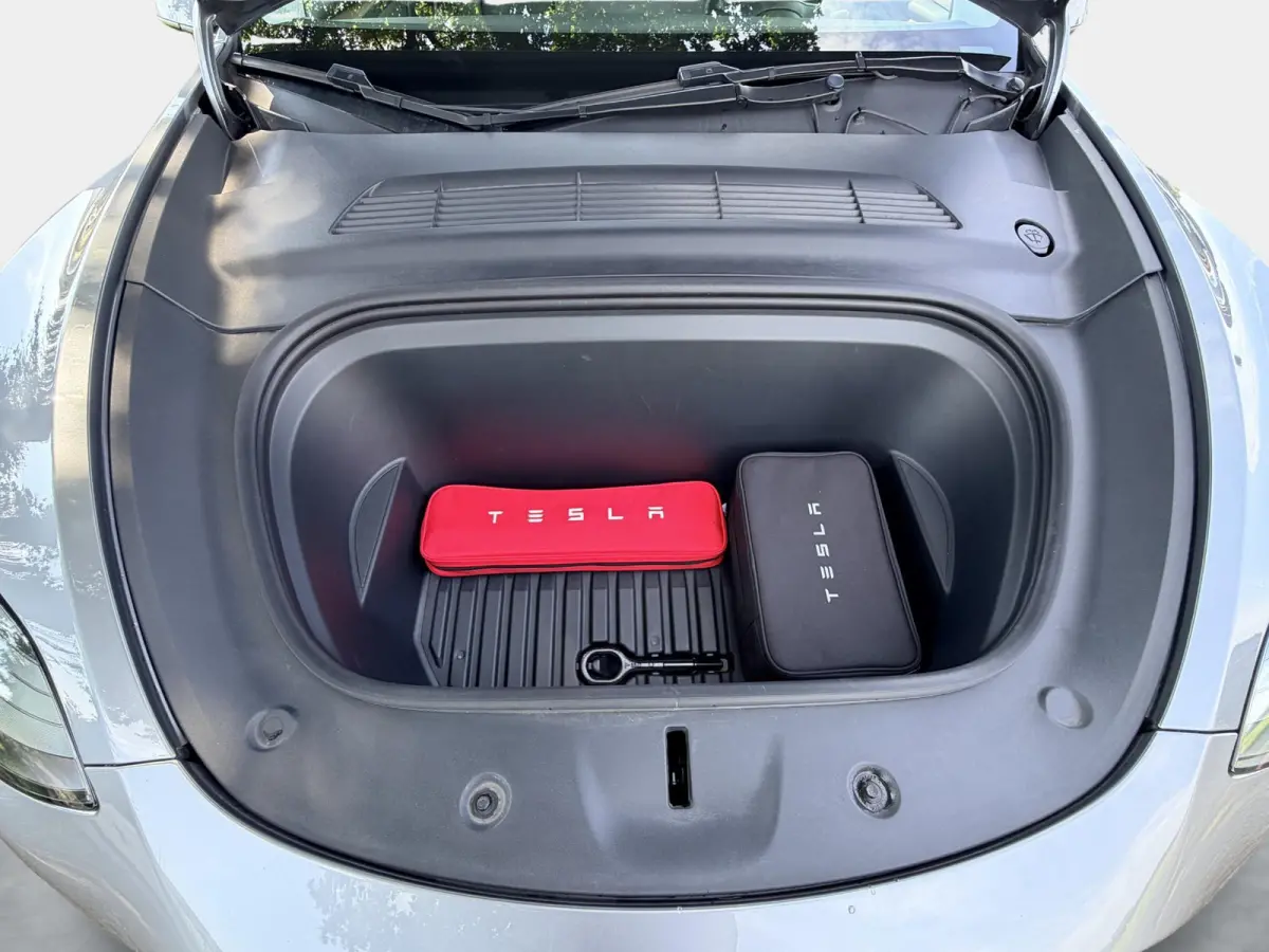 Long Range AWD 75 kWh SoH 92,1% / Originele Trekhaak / PREMIUM-Pakket / Autopilot /