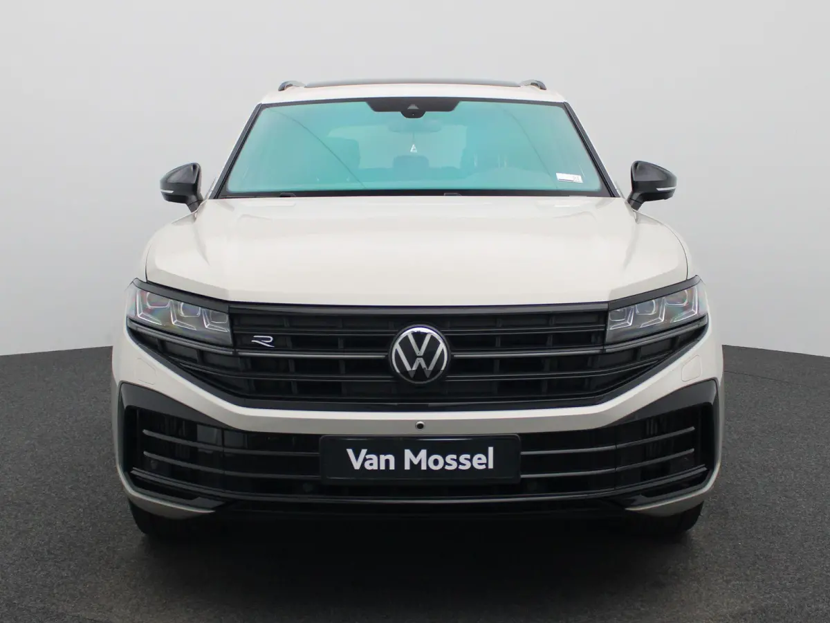 3.0 TSi eHybrid 4MOTION R Edition 462 PK| V6 | Panoramadak | Leder Interieur | Luchtvering | Navigatie | Dodehoekdetectie | 360 Camera | Head-Updisplay | Stoelverwarming Voor & Achter