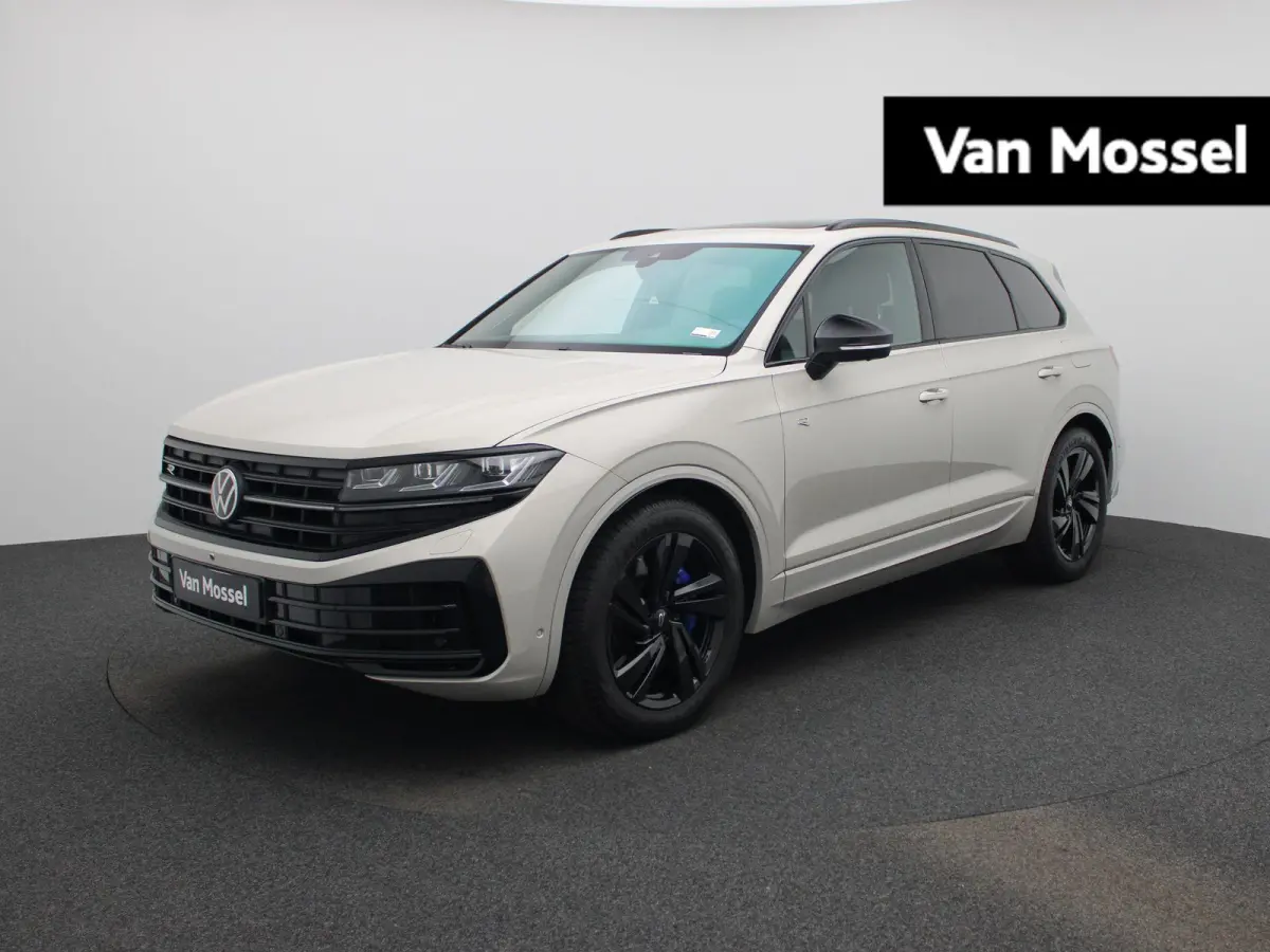 3.0 TSi eHybrid 4MOTION R Edition 462 PK| V6 | Panoramadak | Leder Interieur | Luchtvering | Navigatie | Dodehoekdetectie | 360 Camera | Head-Updisplay | Stoelverwarming Voor & Achter