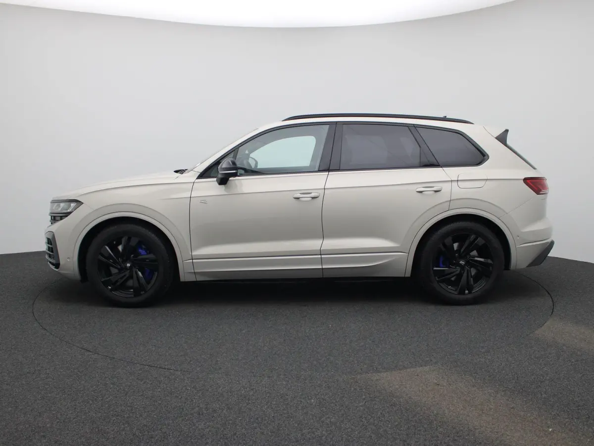 3.0 TSi eHybrid 4MOTION R Edition 462 PK| V6 | Panoramadak | Leder Interieur | Luchtvering | Navigatie | Dodehoekdetectie | 360 Camera | Head-Updisplay | Stoelverwarming Voor & Achter